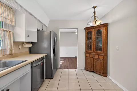 Kitchen - 443 S Hackett Rd, Waterloo, IA 50701 photo 2 of 4