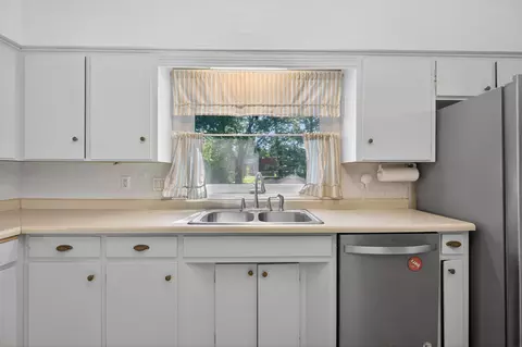Kitchen - 443 S Hackett Rd, Waterloo, IA 50701 photo 3 of 4