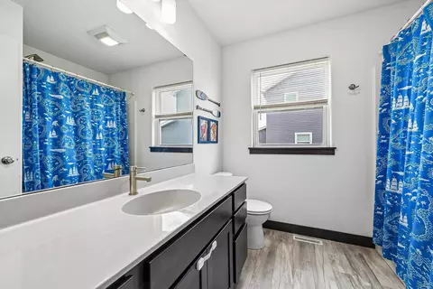 Bath - 1115 Partridge Ln, Waterloo, IA 50701 photo 2 of 3