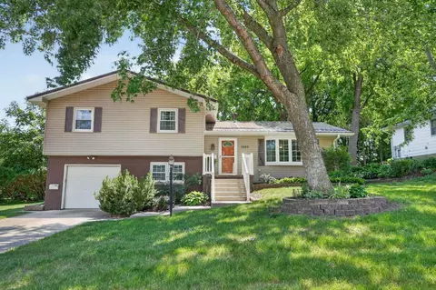 1003 Hillcrest Blvd, La Porte City, IA 50651