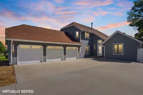 905 Nancy Rd, Waterloo, IA 50702