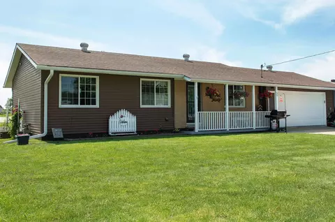 55 Bayou Dr, Nashua, IA 50658