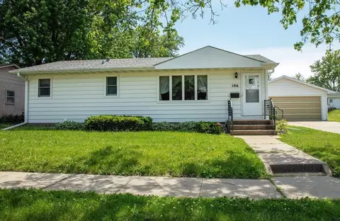 106 Park Ave, Charles City, IA 50616