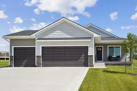 417 Coyote St, Mitchellville, IA 50169