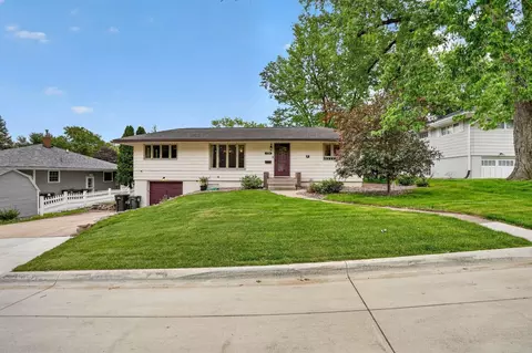 1720 Belle Ave, Cedar Falls, IA 50613