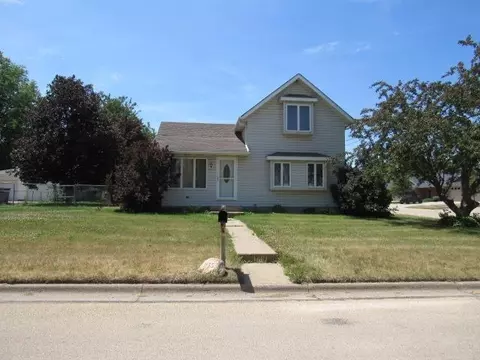 855 N Maple St, Monticello, IA 52310