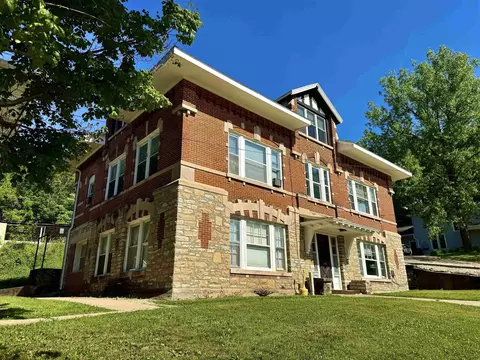 406 And 408 John St, Decorah, IA 52101
