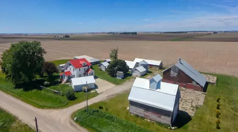 1542 V Ave, Dysart, IA 52224