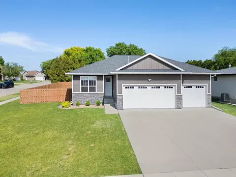 4606 Gloria St, Cedar Falls, IA 50613