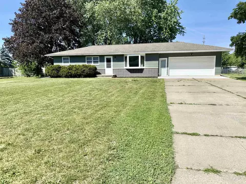 3867 Cedar Terrace Dr, Waterloo, IA 50702