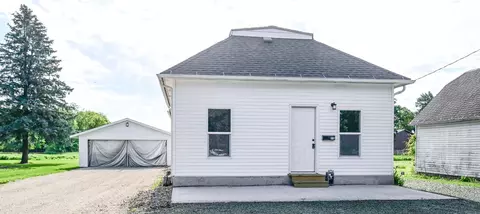 910 East St, Lamont, IA 50650