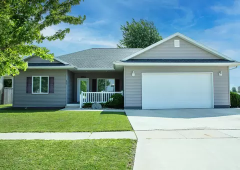 812 4th St, Parkersburg, IA 50665