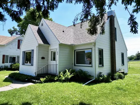 809 E Main St, Decorah, IA 52101