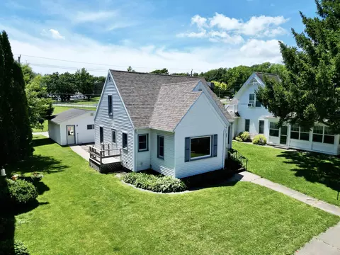 View/Area - 809 E Main St, Decorah, IA 52101 photo 1 of 3