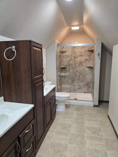 Bath - 809 E Main St, Decorah, IA 52101 photo 3 of 3