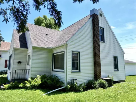 Exterior - 809 E Main St, Decorah, IA 52101 photo 3 of 3