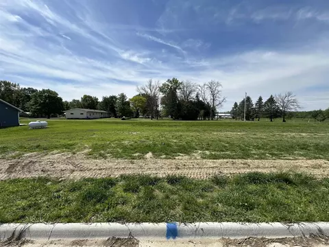 103 Maverick Ln, Riceville, IA 50466