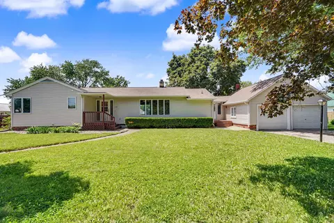 554 7th St, Jesup, IA 50648