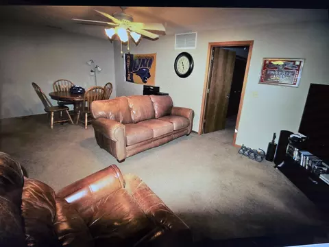 102 N Franklin St #3, Manchester, IA 52057