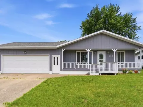 818 Sycamore St, Janesville, IA 50647