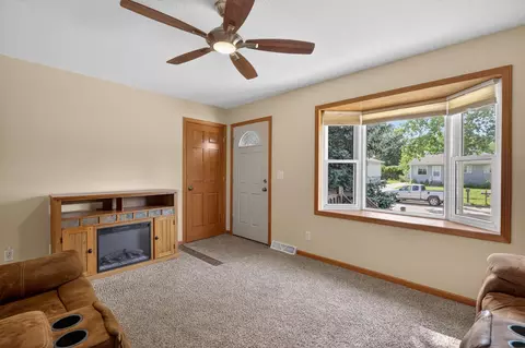Living - 321 Devlin Cir, Cedar Falls, IA 50613 photo 3 of 4