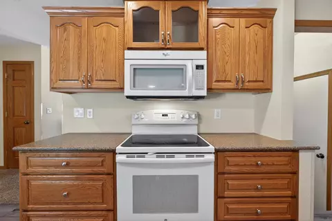 Kitchen - 321 Devlin Cir, Cedar Falls, IA 50613 photo 4 of 6