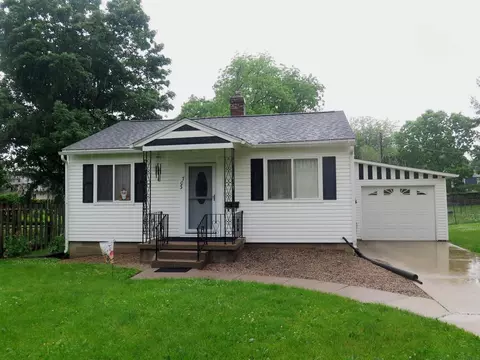 307 Ohio St, Decorah, IA 52101