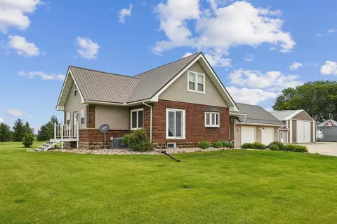 2940 Fayette Ave, Ionia, IA 50645