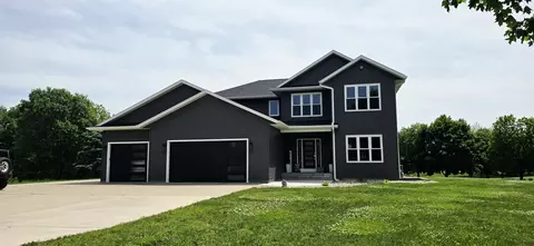 2988 Cottonwood Pl, Charles City, IA 50616