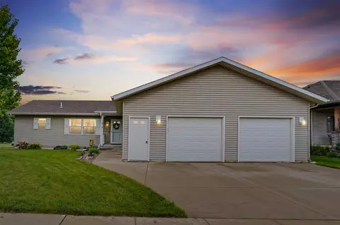 1414 Robertson Rd, Waverly, IA 50677