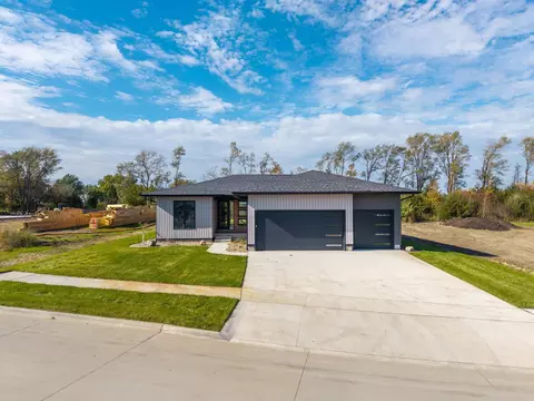 4713 Luke St, Cedar Falls, IA 50613