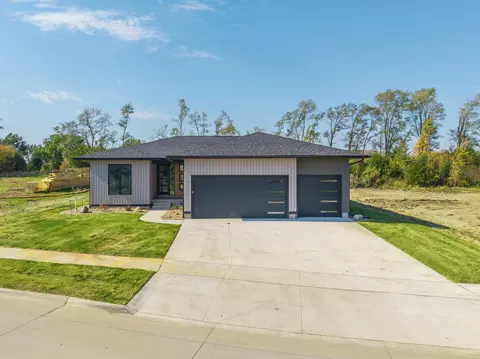 4713 Luke St, Cedar Falls, IA 50613
