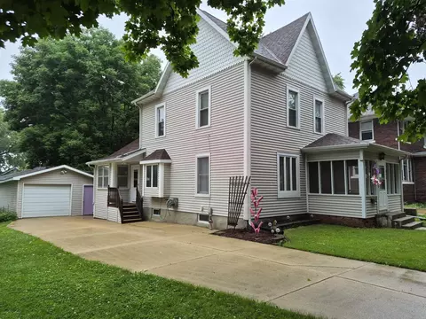 218 3rd Ave SE, Oelwein, IA 50662