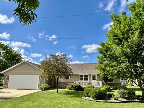 1738 254th St, Decorah, IA 52101