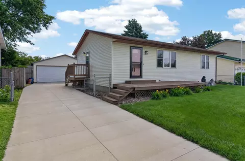 903 Heartland Hills Dr, Waterloo, IA 50701