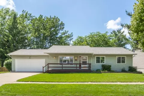 711 Hearthside Dr, Cedar Falls, IA 50613