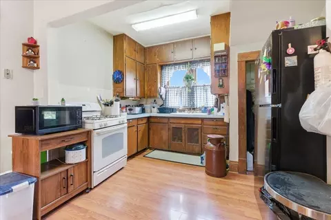 Kitchen - 2227 E 4th St, Waterloo, IA 50703 photo 2 of 2