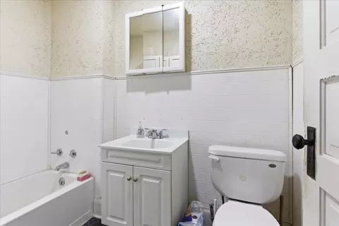 Bath - 2227 E 4th St, Waterloo, IA 50703 photo 2 of 2