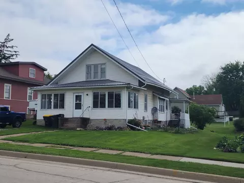 305 2nd Nw St, Waukon, IA 52172
