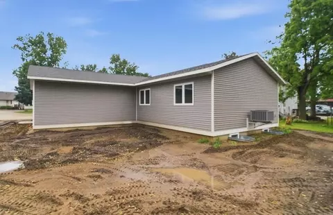 Exterior - 206 E Miranda St, Shell Rock, IA 50670 photo 2 of 2