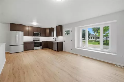 Living - 206 E Miranda St, Shell Rock, IA 50670 photo 2 of 4