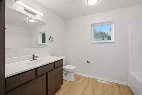 Bath - 206 E Miranda St, Shell Rock, IA 50670 photo 1 of 3