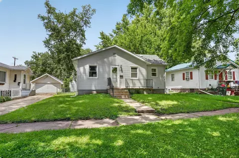818 Home Park Blvd, Waterloo, IA 50701