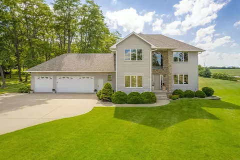 1152 Lakeview Dr, Buckingham, IA 50612