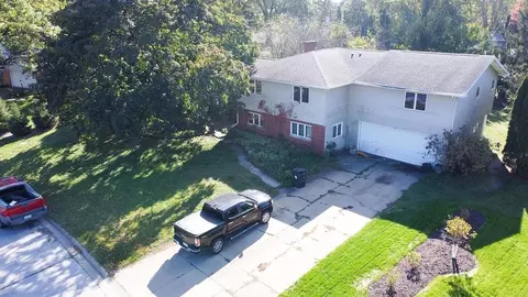 1037 Rachael St, Waterloo, IA 50701