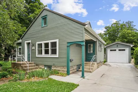 2210 Tremont St, Cedar Falls, IA 50613