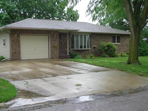 306 NE 16th Ave, Independence, IA 50644