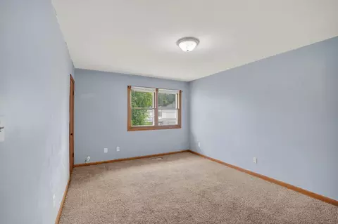 Bedroom - 237 Miriam Dr, Waterloo, IA 50702 photo 2 of 5