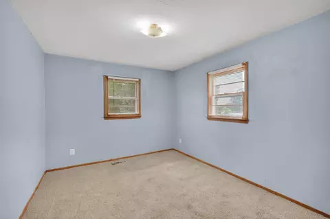 Bedroom - 237 Miriam Dr, Waterloo, IA 50702 photo 1 of 5