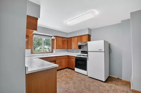 Kitchen - 237 Miriam Dr, Waterloo, IA 50702 photo 2 of 2